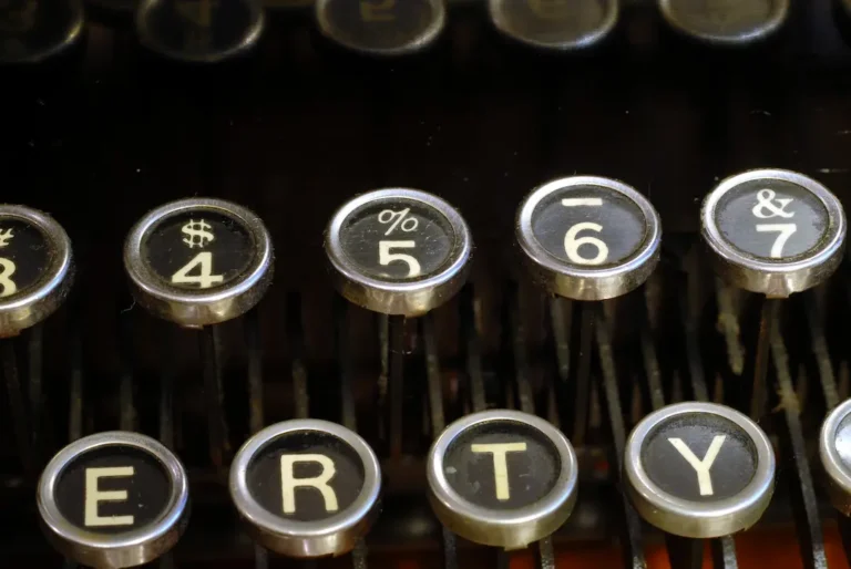 Keyboard of a manual typewriter