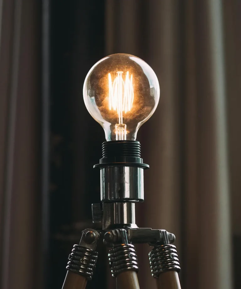 A light bulb on a tripod